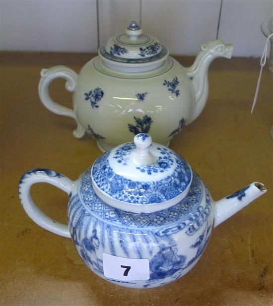 2 Chinese teapots